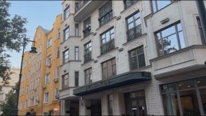 Патрики Москва - летняя прогулка по модным улочкам столицы с атмосферой кафе и красивыми девушками