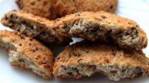 Творожное печенье с грецкими орехами и льняными семечками