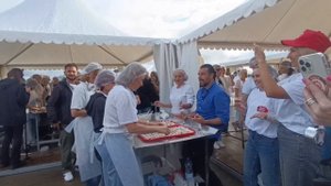 Рекорд по одновременной лепке пельменей на Берегах вкуса-2025