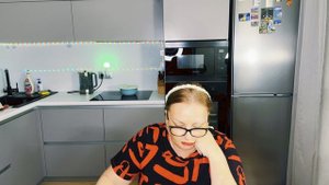 На повестке дня два вопроса, и оба хорошие))) Яга покину паству( У Ленки траур( Нино на карандаше))