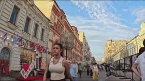 Джунгли в центре Москвы - прогулка по мегаполису и очаровательные русские девушки амазонки