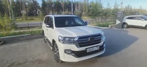 Обзор б/у легкового автомобиля Toyota Land Cruiser 200, 2019 г.в., 86150 км, Якутск