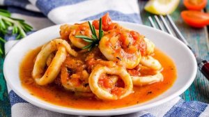 Жареные кальмары с острым соусом