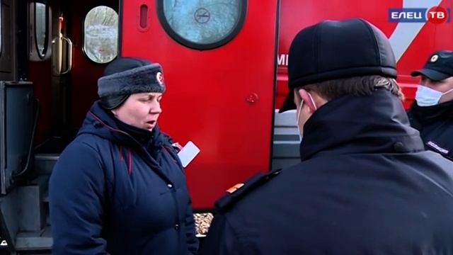 Пассажирам транзитных поездов временно запрещено выходить за территорию елецкого вокзала