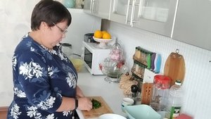 Разные домашние дела. У нас сегодня простой обед