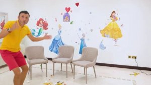 Веселые истории с разноцветными шариками и играми для малышей