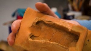 Подготовка глиняных изразцов к выставке