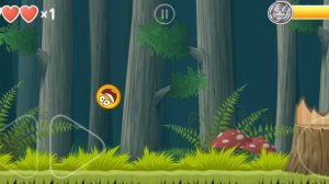 Лев играет   в красный шарик