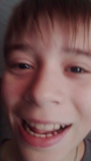 показываю чясти тела своего друга  заходите за что-нибудь