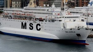 паромы в порту Неаполя