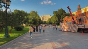 Красота Москвы 👠 Уличный стиль, модные образы и самые яркие девушки столицы в летнем свете 2025