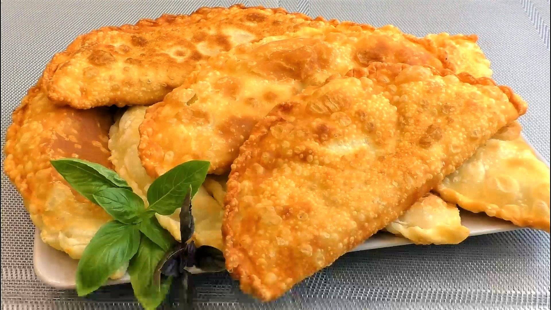 Как приготовить чебуреки с мясом, чтобы они были сочными