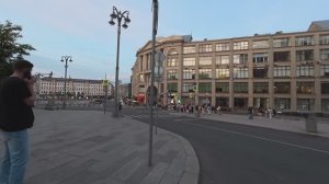 Жаркое лето в Москве 2025: красивые девушки, яркая атмосфера столицы и прогулка по живописным улицам