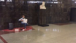 Из старенького. Каким-то чудом сохранилось в архиве мобильника. Баян в метро