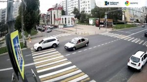 Барышня проявила инициативу! Ну а чо он... Нерешительный такой