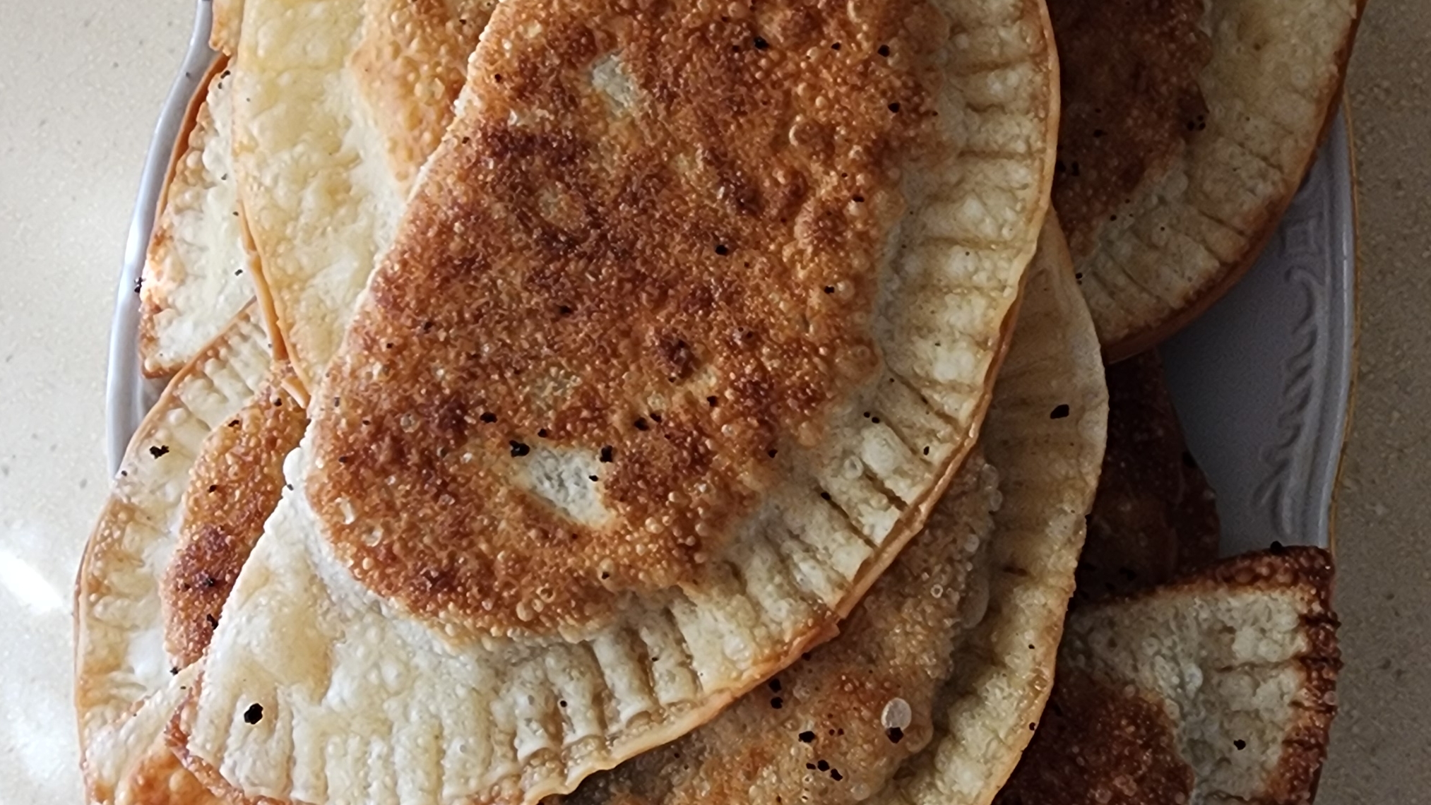 Варю варенье,собираю грибы,жарю постные чебуреки.