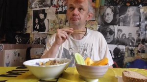 мукбанг отварной картофель с тущёнкой и соус торияки и огурецс жёлтым помидором