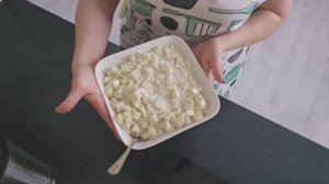 Салат с кабачком и сыром, очень вкусно и просто.