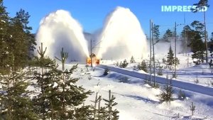 ШОКИРУЮЩИЕ столкновения поездов и ошибки, заснятые на камеру. Идиоты за рулём!