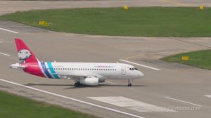 Суперджет 100 авиакомпании Ямал взлетает из аэропорта Сочи.