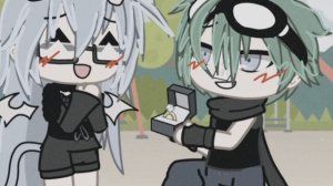 А люди любят,они стоят в метро с букетами цветов....