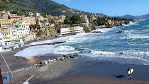 море бушует