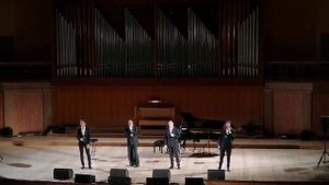 Любительская съёмка с концерта.
"Леонид Овруцкий и группа Кватро".
"Опять метель..."