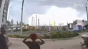 Надувной батут с детьми опрокинулся из-за мощного ветра в Уфе