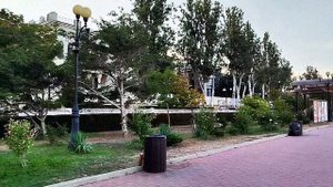 По набережной в Феодосии