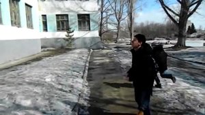Разбил стекло в школе