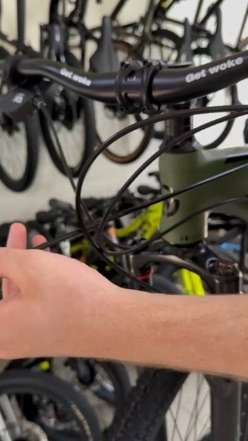 Как провести гидравлические тормоза внутри рамы #велосипед #обзор #bicycle #ремонт смотреть онлайн