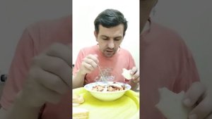 Обжор мукбанг яичница с жареными помидорами, вкусно и полезно