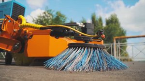 Щетка фронтальная совковая ЩФС-2.0 ГУ – современный подход к уборке территорий.