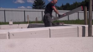 4-й ряд с расположения оконных проёмов.