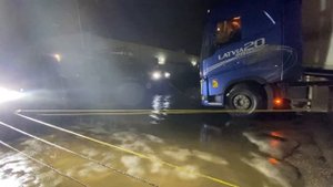 Эвакуация гружёной фуры 56 тонн в труднодоступном месте! Ночь и дождь