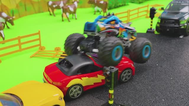 МОНСТР-ТРАК УСТРОИЛ КАТАСТРОФУ! Пожарные и вертолёт в деле 🔥🚁 (ШОК!) смотреть онлайн