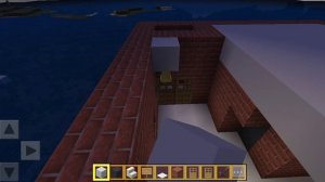 играю в майнкрафт и строю город😑