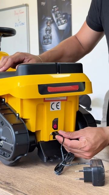 Детский электромобиль каталка 3в1 (экскаватор, каток, погрузчик) - AHL009E-YELLOW смотреть онлайн