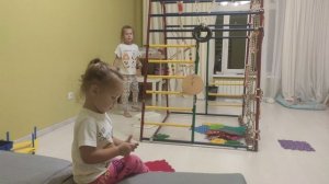 не было чем  зонятся вечером придумали классную игру