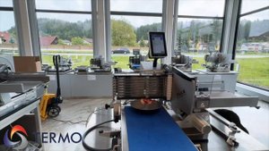 Нарезка и укладка хамона на круглую тарелку