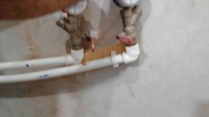 и зачем он вообще туда полез,работник универсал.