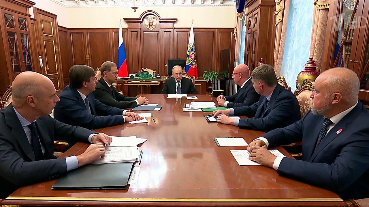 Подготовку к учебному году Владимир Путин обсудил сегодня с правительством