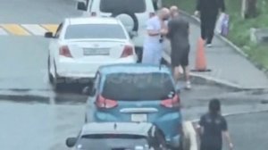 Во Владивостоке агрессивный водитель силой выволок оппонента из машины