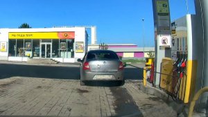 Когда забыл вытащить топливозаправочный пистолет