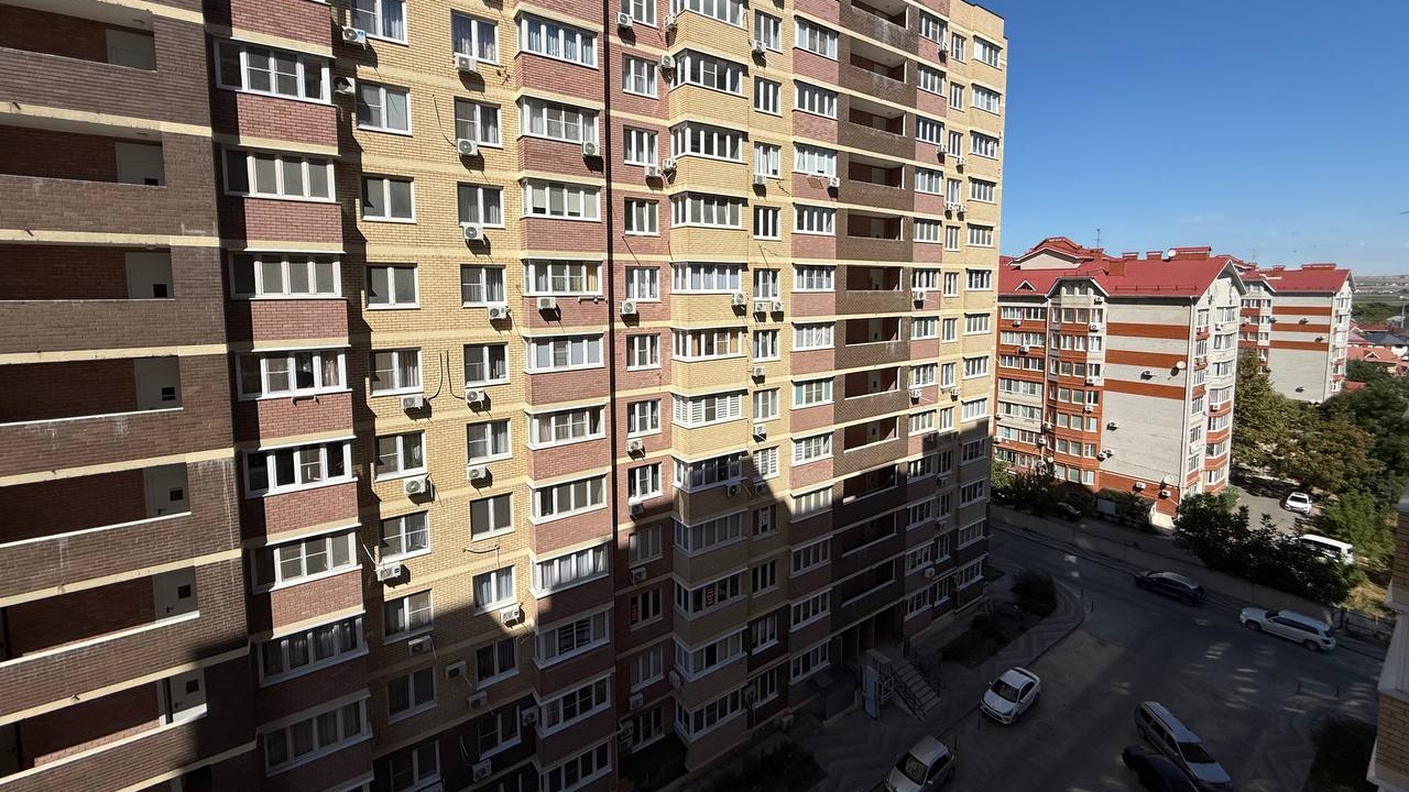 1-комнатная квартира 36,6 кв м с частичным ремонтом в ЖК "Лазурный" смотреть онлайн