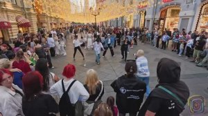 💥Вечерние шоу танцев в летней Москве, девушки танцуют на Никольской улице, красивые девушки!!!