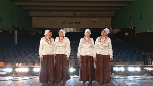 По за лугом зэлэнэньким