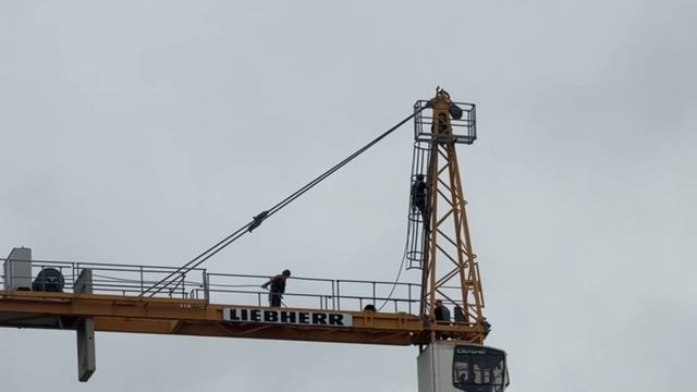 Фрагменты монтажа! Башенный кран Liebherr