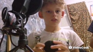 распаковка нового микрофона.