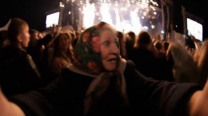 Бабка из нейросети / Бабуля на концерте Крида